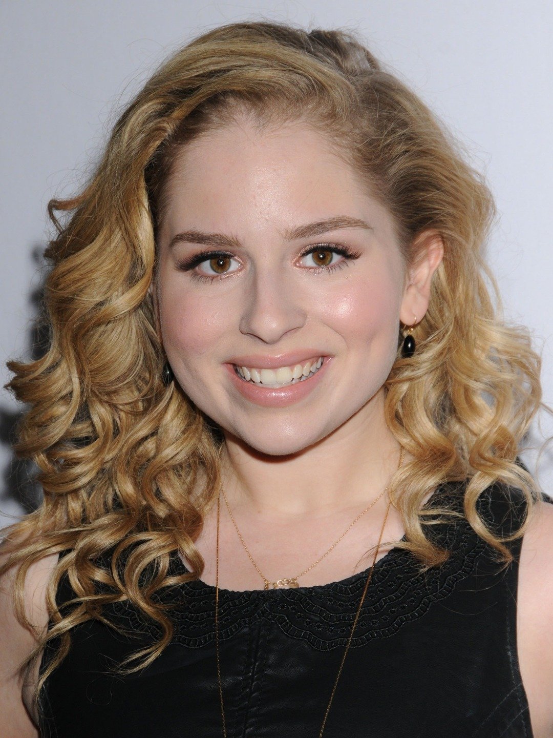 How tall is Allie Grant?